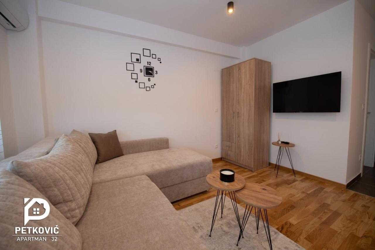 Petkovic Apartmani Studio32 Jagodina Exterior foto