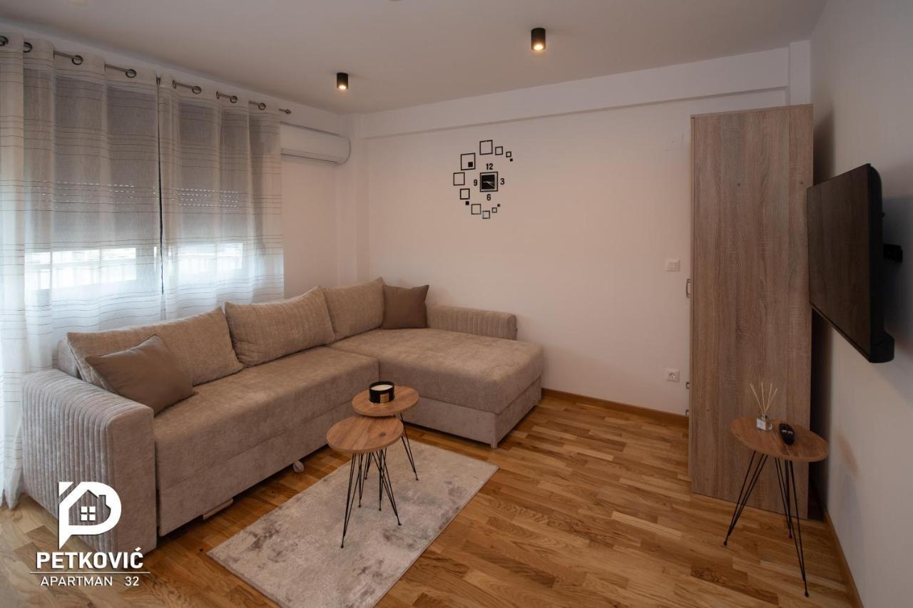 Petkovic Apartmani Studio32 Jagodina Exterior foto