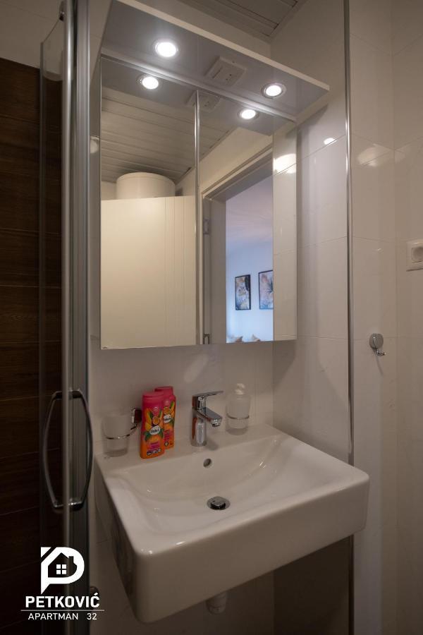 Petkovic Apartmani Studio32 Jagodina Exterior foto